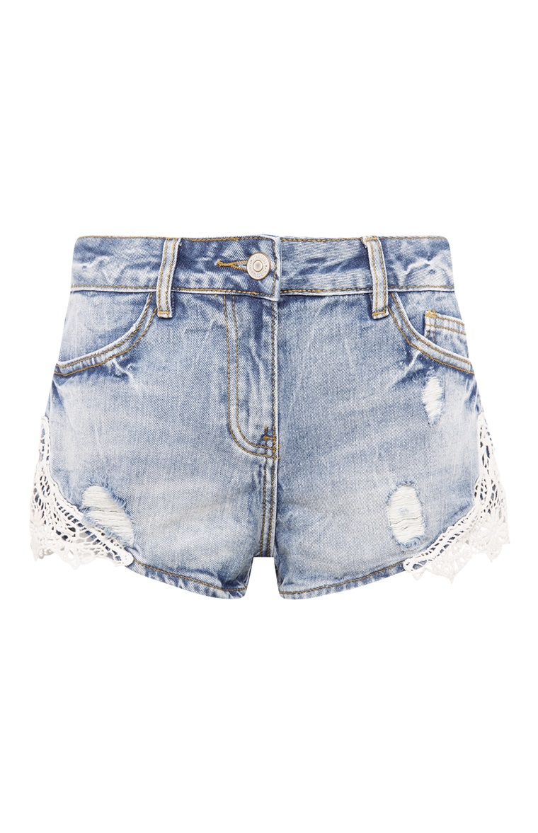 Shorts vaqueros con encaje en el lateral