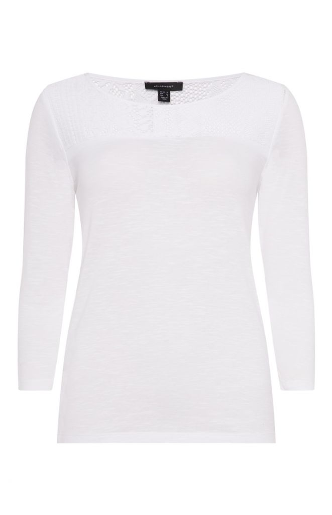 Top con canesú de ganchillo blanco