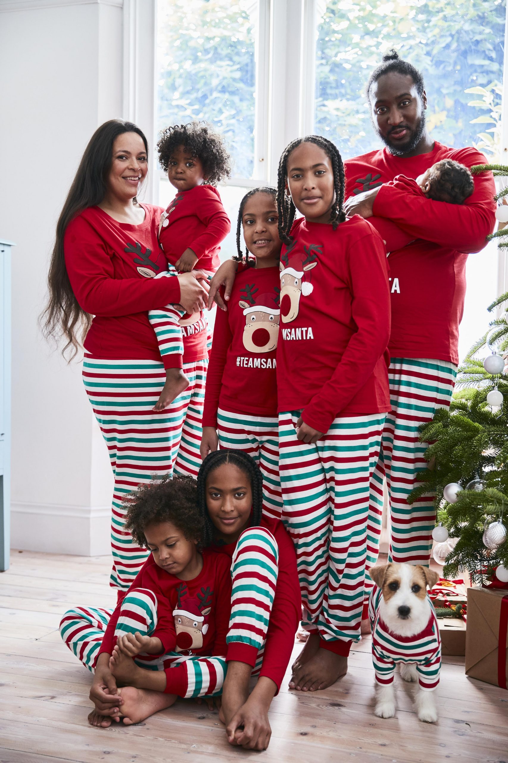 Familia con pijama conjuntado