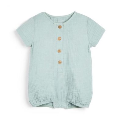 Básicos versátiles para el guardarropa de tu pequeño - primark baby sage green bodysuit 6 6 9 thumb